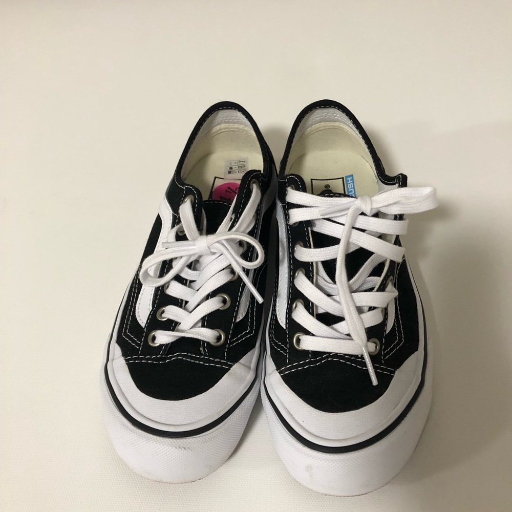 Women’s size 7 black and white vans